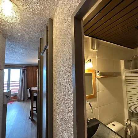 Confortable, Aux Pieds, Proche Centre, Balcon Privé - Fr-1-688-44 *