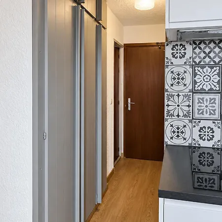 Confortable, Aux Pieds, Proche Centre, Balcon Privé - Fr-1-688-44 *